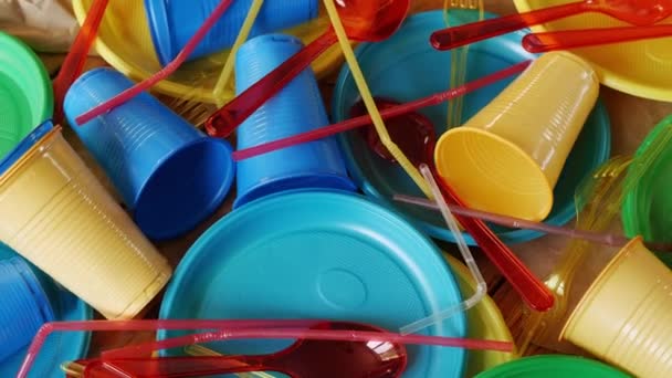 Plastikowe Jednorazowe Zastawy Stołowe Kubki Talerze Słoma Widelec Łyżka Recykling — Wideo stockowe