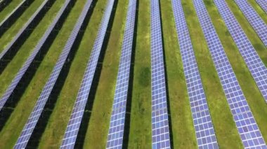 Güneş bataryası. Sürdürülebilir enerji, yenilenebilir enerji üretimi.