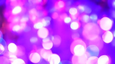 Holografik yumuşak mor mavi renkler ışıldıyor ve bokeh. Soyut ışık animasyonu. Gökkuşağı ışığı arka planda parlar ya da sihirli kız partisi için üst üste biner. Yüksek kalite 4k görüntü