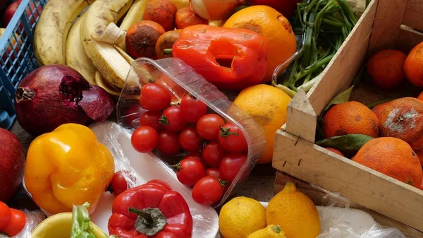 Food Waste Fruits Vegetables Wasted Suppliers Retailers Consumers Throwing Out — Stok Foto