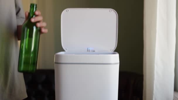 Glass Bottles Jars Placed Recycling Bin Home Contactless Smart Touch — Stockvideo