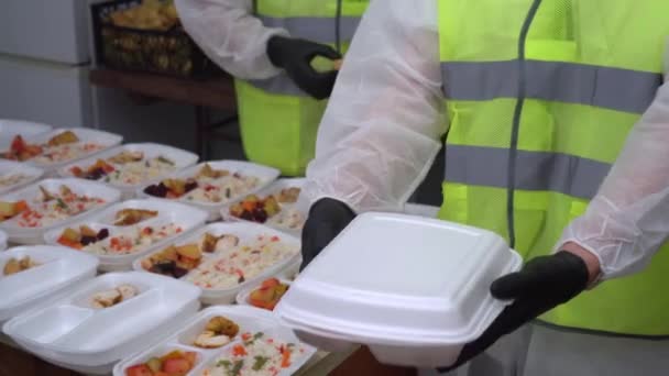 Volunteers Distribute Hot Food Food Delivery Services Online Food Ordering — Wideo stockowe