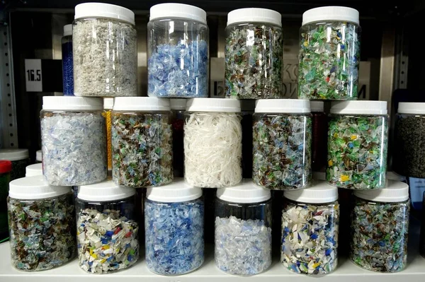 Plastic Flakes Scrap Crushed Plastic Bottles Films Raw Materials Recycling — Foto de Stock