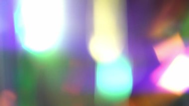 Gökkuşağı holografik ışıkları ve parlaklığı. Lens parlamaları ve ışık sızıntıları. Soyut Bokeh Işığı. Yüksek kalite 4k görüntü