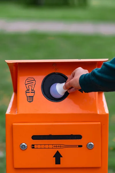 Glühbirnen Recyceln Tonne Leuchtstoffröhren Und Cfl Lampen Recyceln Recyclingzentrum Sondermüll Stockfoto