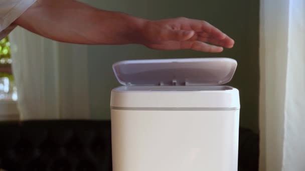 Household Electrical Appliances Waste Contactless Smart Touch Trash Can High — 图库视频影像