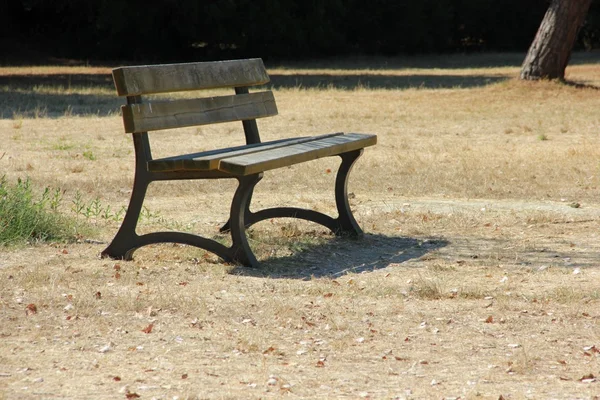 Outdoor bench — Stock Photo, Image