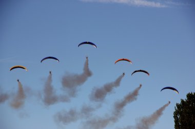 Motorlu yamaç paraşütü