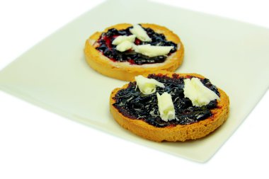 Böğürtlenli reçel ile tost