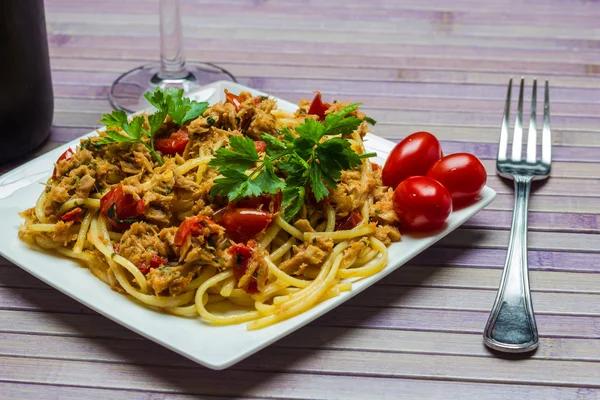 Spaghetti with tuna — Stock Photo, Image