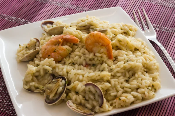 Rijst met zeevruchten — Stockfoto