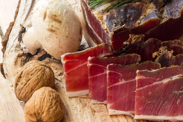 Gustose fette di speck italiano — Foto Stock