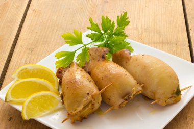 doldurulmuş mürekkep balığı