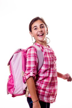 sırt çantası ile gülümseyen küçük kız