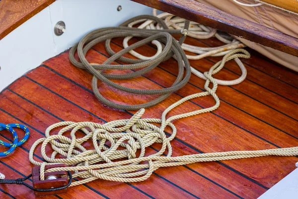 Ropes and nautical knots — Stock Photo, Image