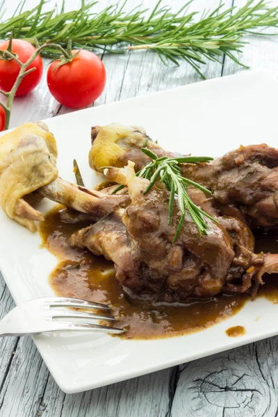 Pernas de frango com vinho tinto — Fotografia de Stock