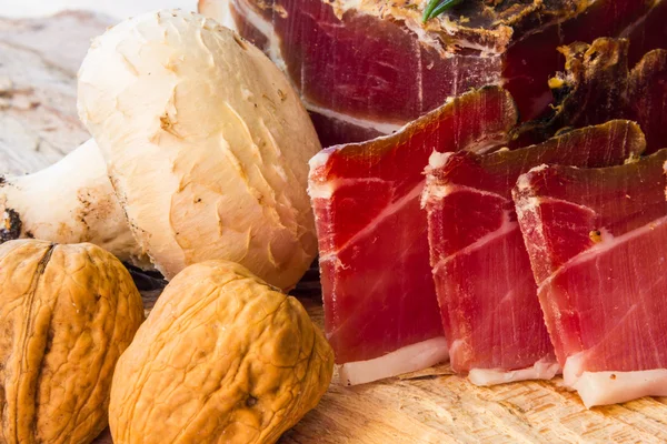 Gustose fette di speck italiano — Foto Stock