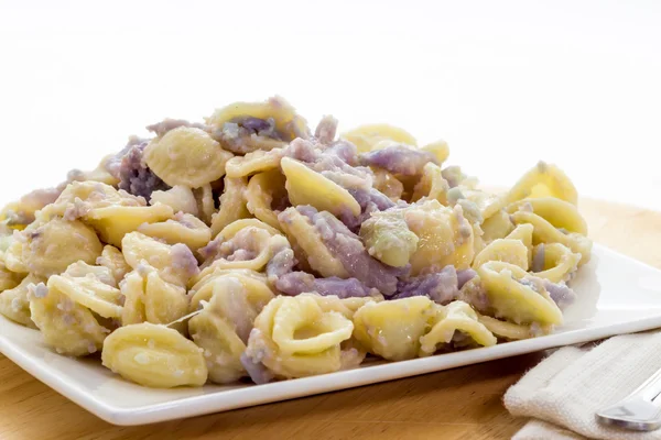 Pasta alle orecchiette con cavolfiore viola — Foto Stock