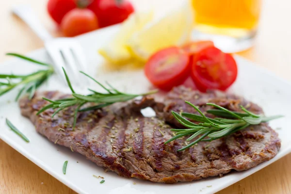 Kalbssteaks — Stockfoto