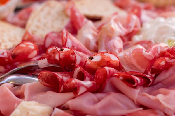 Italiensk parmaskinka och salami — Stockfoto