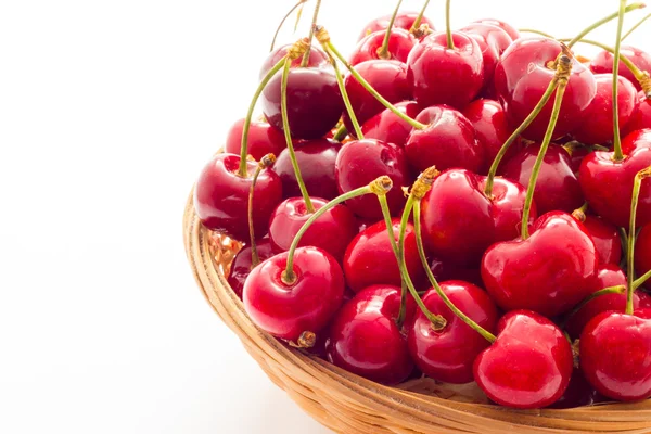 Спелые красные ягоды вишни — стоковое фото