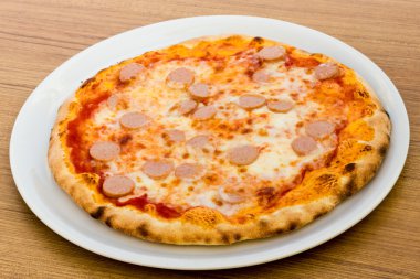 puesta de sol sobre el mar con Faro