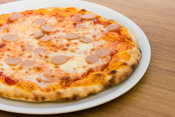Pizza con wurstel — Foto de Stock
