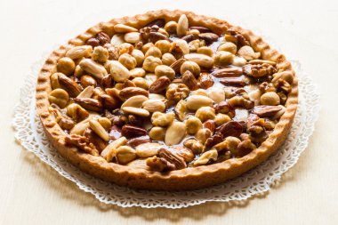 kurutulmuş meyve tart