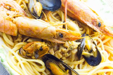 Spagetti karides ve midye
