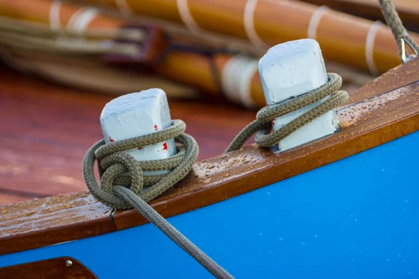 Ropes and nautical knots — Stock Photo, Image