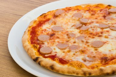 puesta de sol sobre el mar con Faro