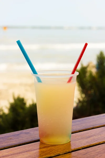 Iced op het strand — Stockfoto