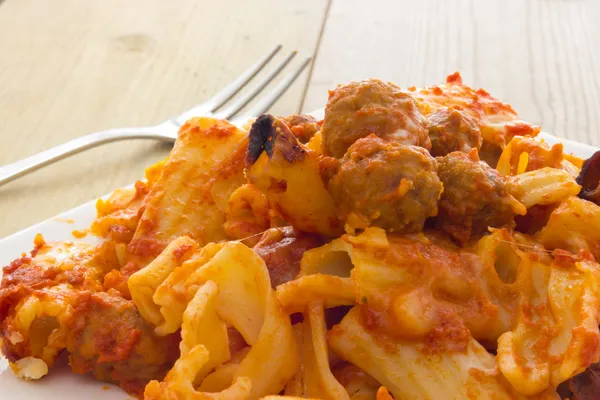 Pastas al horno con albóndigas — Foto de Stock