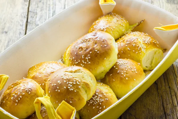 Pão caseiro com gergelim — Fotografia de Stock