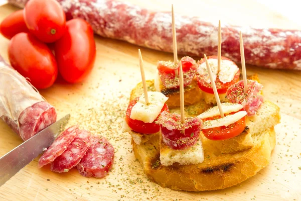 Salame de comida de dedo — Fotografia de Stock