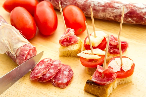 Salame de comida de dedo — Fotografia de Stock