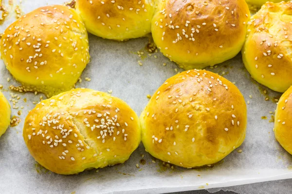 Pão caseiro com gergelim — Fotografia de Stock