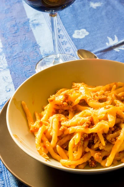 Strozzapreti salciccia ragú — Foto de Stock