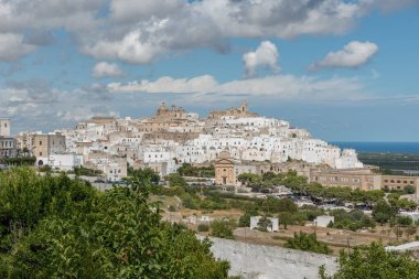 Ostuni Puglia caddesi binaları