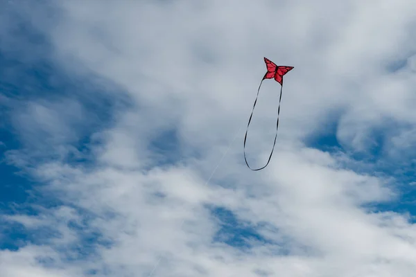 Bunte Drachen Fliegen Über Den Himmel — Stockfoto
