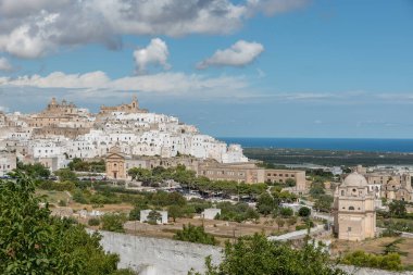 Ostuni Puglia caddesi binaları