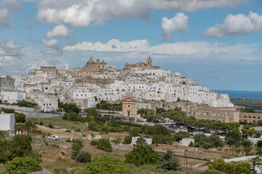Ostuni Puglia caddesi binaları