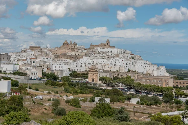 Ostuni Puglia caddesi binaları
