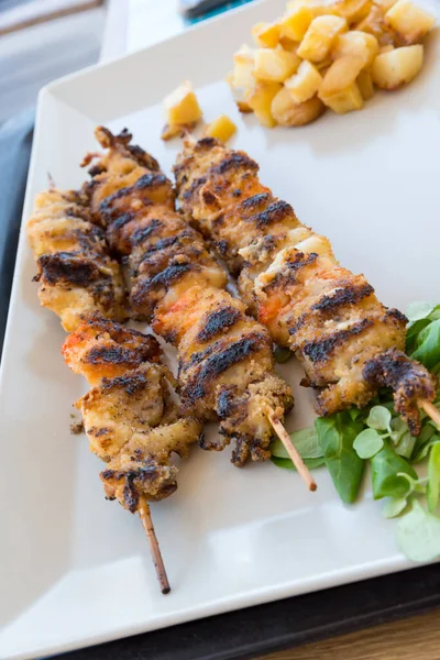 Brochettes Poisson Dans Plat — Photo