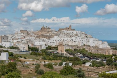 Ostuni Puglia caddesi binaları