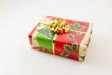 Beyaz arka planlı Noel hediyeleri