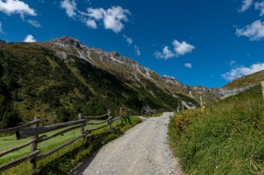 Güney Tyrol İtalya 'daki dağ yolu