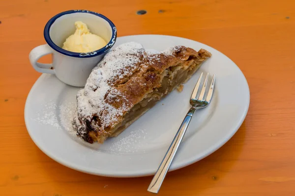 Özel kremalı çörek Val Venosta, Güney Tyrol İtalya
