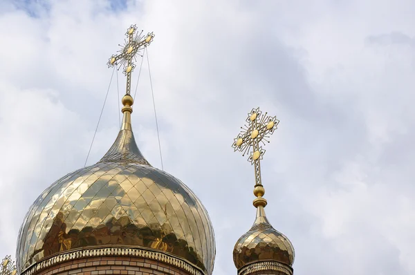 Les dômes de l'Église orthodoxe — Photo