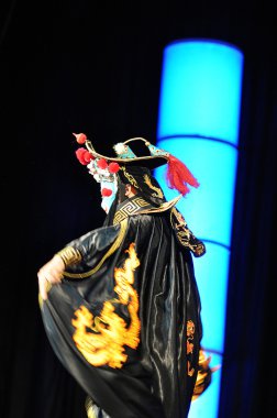 Çin sirk çok renkli maskesi